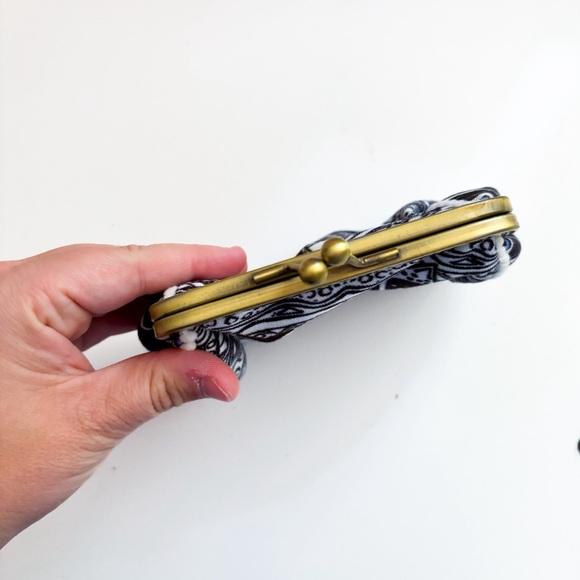 Laurel Burch Wild Cats Coin Purse Kiss Lock 5.5x4.75 RETIRED - Picture 4 of 9